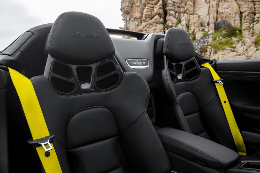 Детали интерьера Porsche 911 Speedster (991) 2019 года  (WW) (фото 34 из 54)